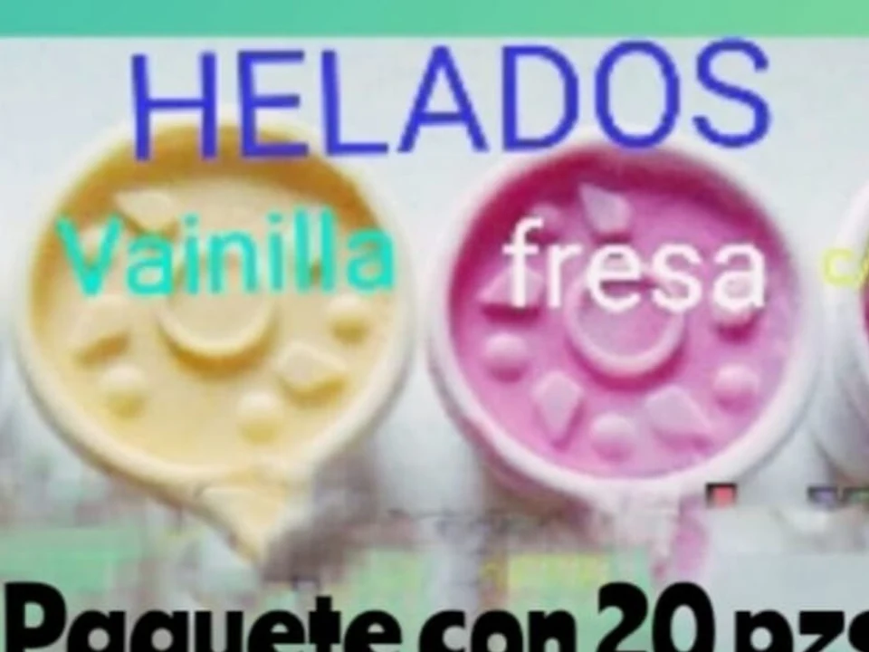 Helados de Oreo, vainilla, fresa y queso con zarzamora
