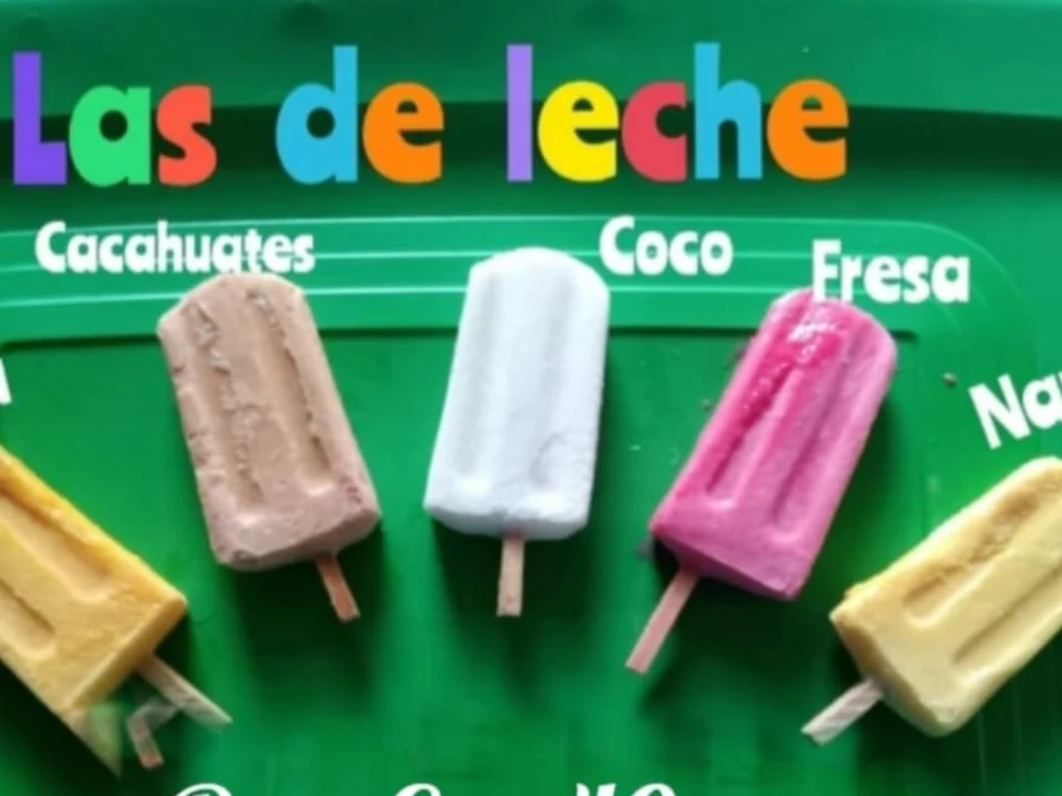 Paletas de leche de vainilla, cacahuate, coco, fresa y nance, paquete de 40